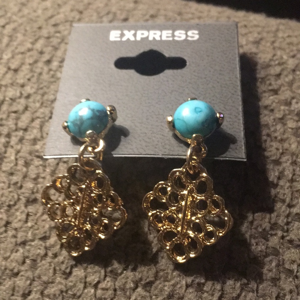 Women's earrings